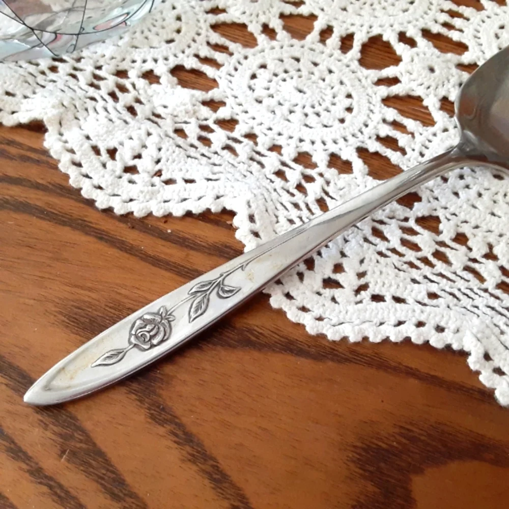 Oneida 1980s My Rose Pierced Pie Server